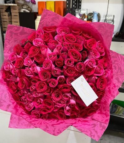 pink rose bouquet Nairobi,hot pink roses Kenya,romantic birthday flowers,Valentine’s rose delivery Nairobi,bold love bouquet Kenya