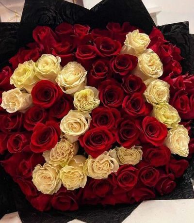 red and ivory rose bouquet Nairobi,elegant romantic flowers Kenya,luxury rose delivery Nairobi,black wrap flower bouquet,anniversary roses Kenya
