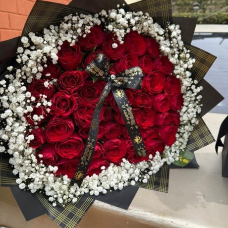 crimson romance premium rose bouquet